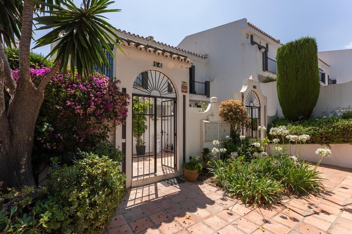 Front of the houseNewly refurbished townhouse in Aloha, Marbella