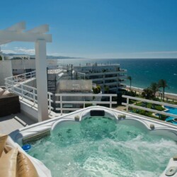 A stunning holiday rental beachfront penthouse in Golden Mile. Marbella