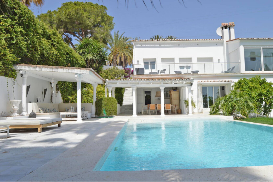 Perfect Familly vacations villa heated pool and 5 bedrooms in Nueva Andalusia, Marbella