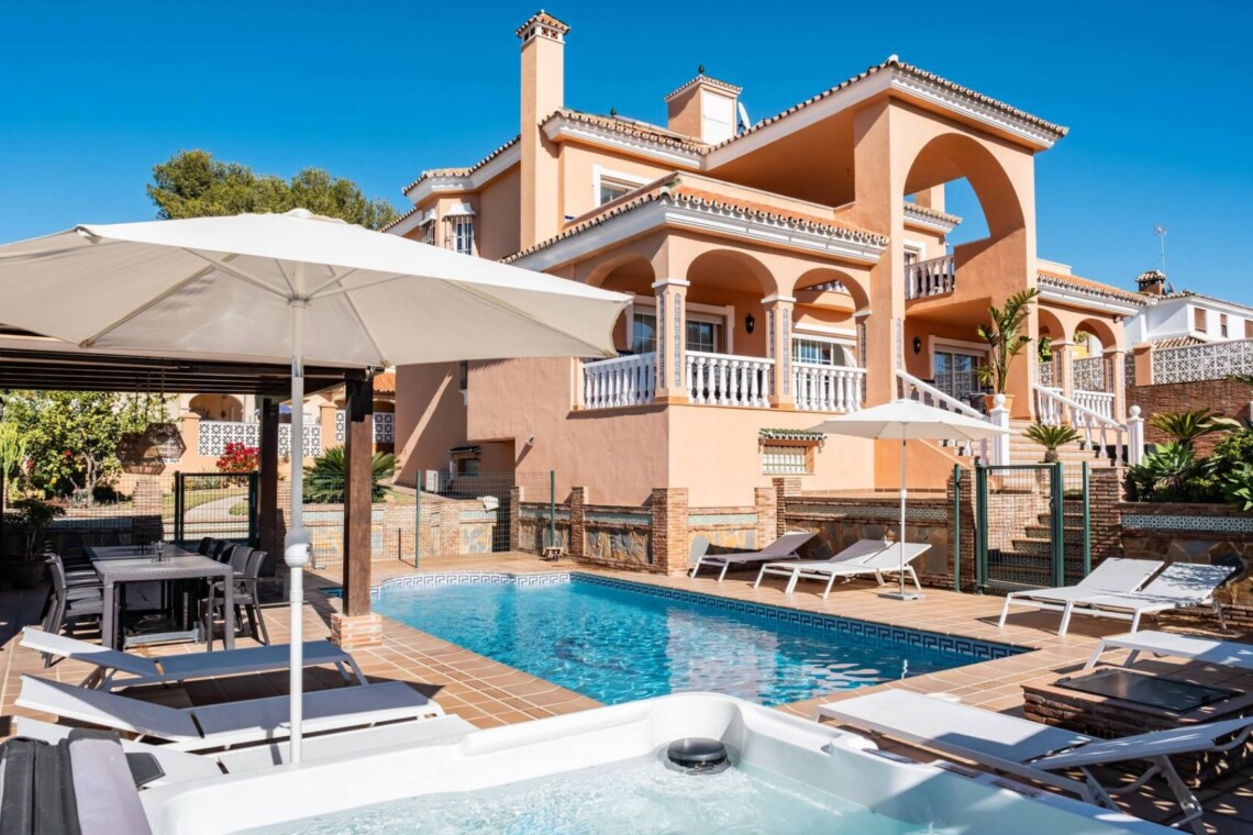 7 bedroom family villa with heated pool in San Pedro de Alcantara, Marbella